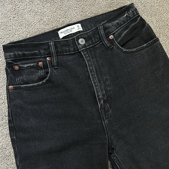 Abercrombie Ankle Straight Ultra High Rise Jeans - Picture 3 of 4